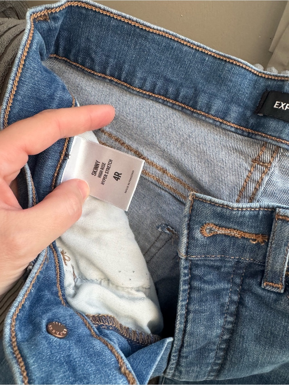 Express Women's Skinny Jeans in Light Blue Wash - Picture 4 of 4